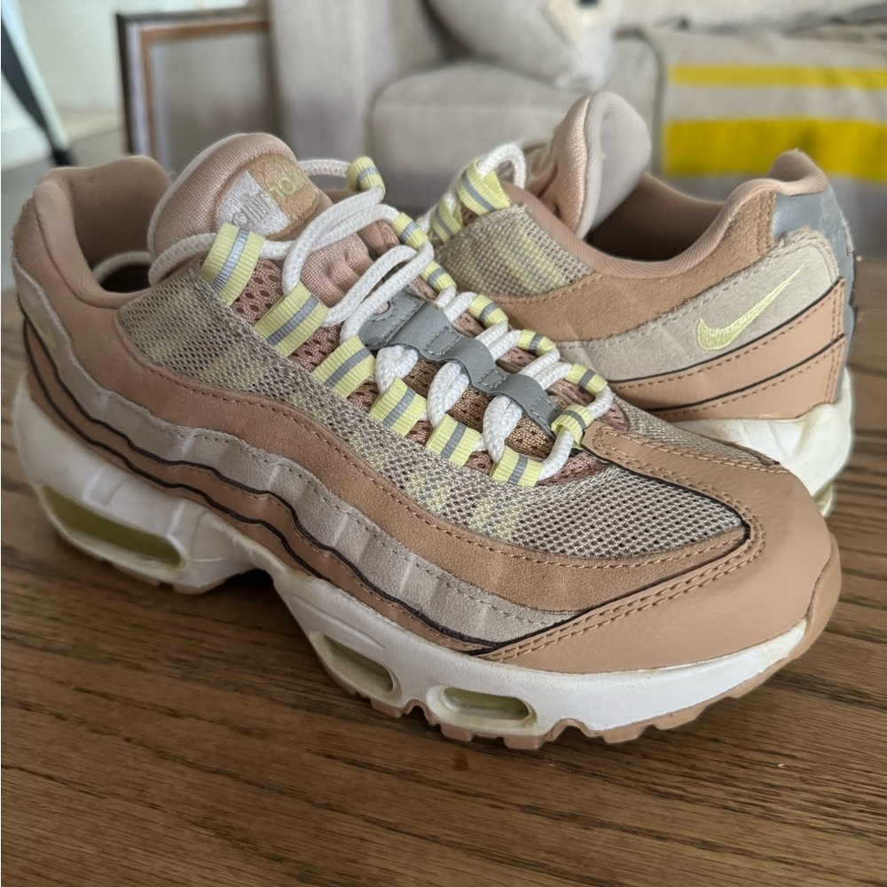 Nike AirMax 95 Bio Beige/Luminous Green size 6 Women’s